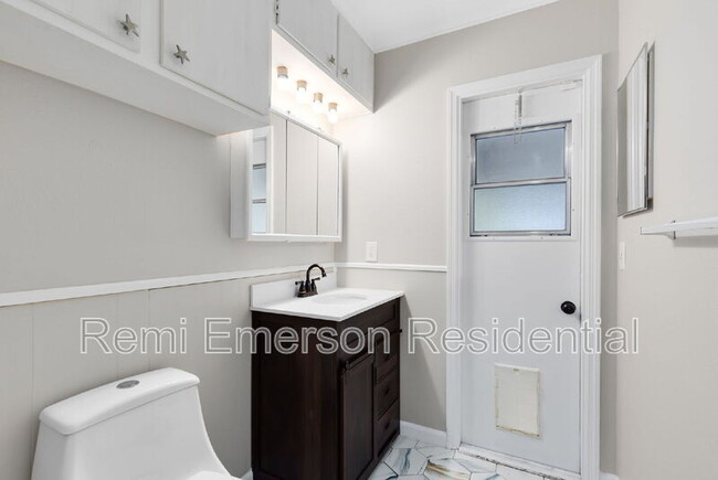 Building Photo - 10562 Bridlewood Ave