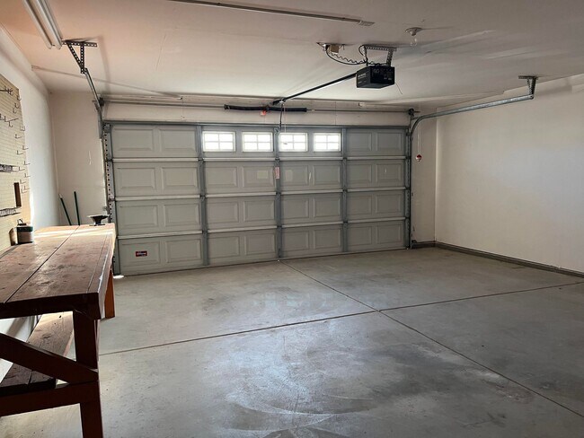 Building Photo - 686 Millbrook St