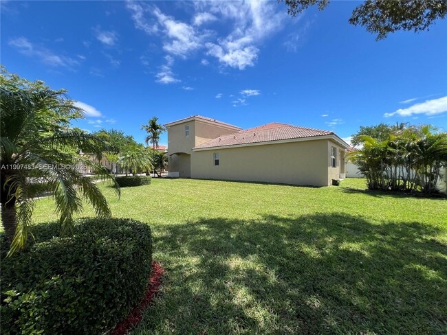 Building Photo - 3910 NE 13th Dr