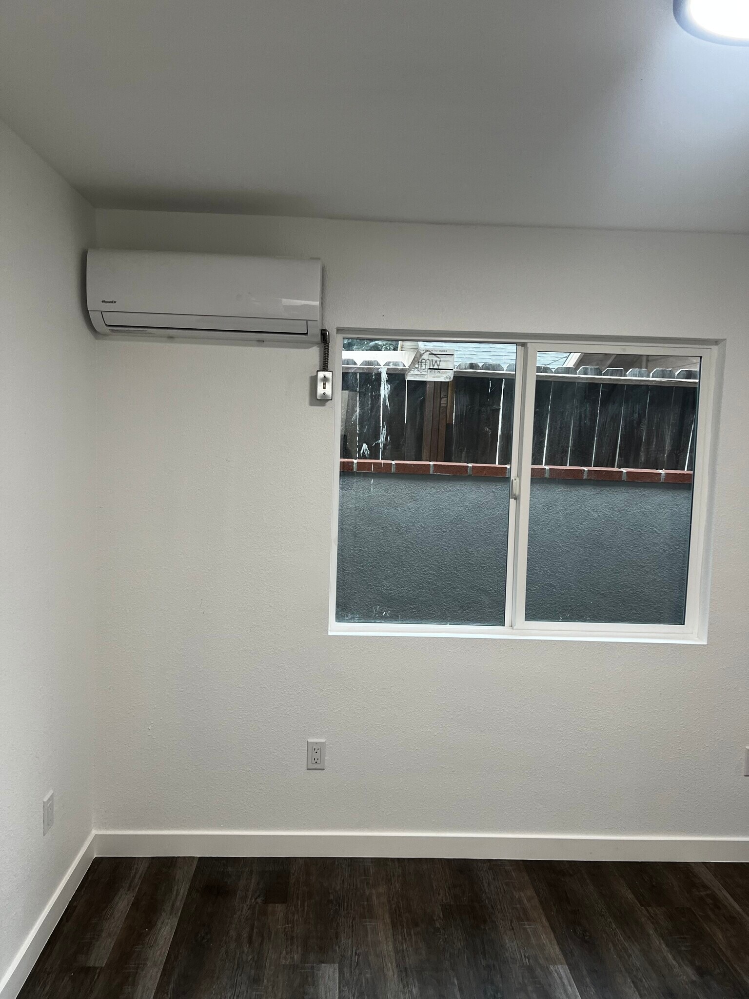 Building Photo - 2116 Zoe Ave