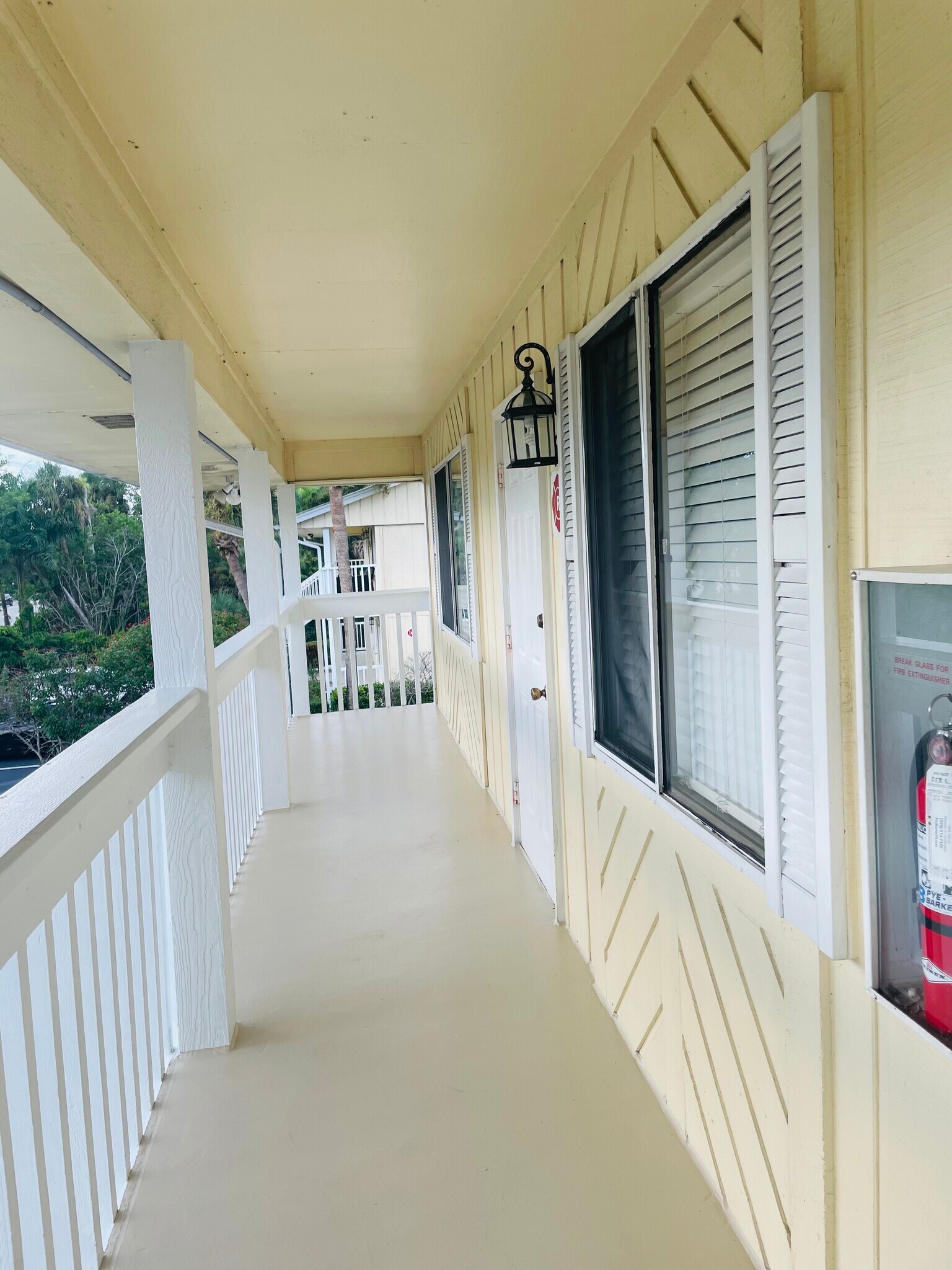 Building Photo - 4613 Bayshore Dr