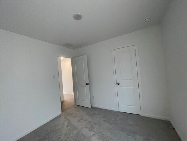 Building Photo - 202 Pastar Fls