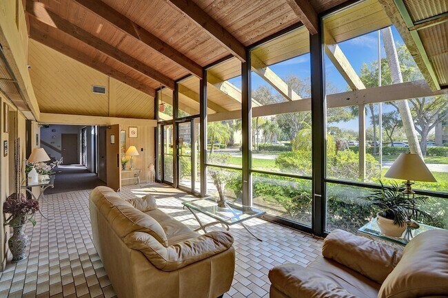 Building Photo - 4550 NW 18th Ave