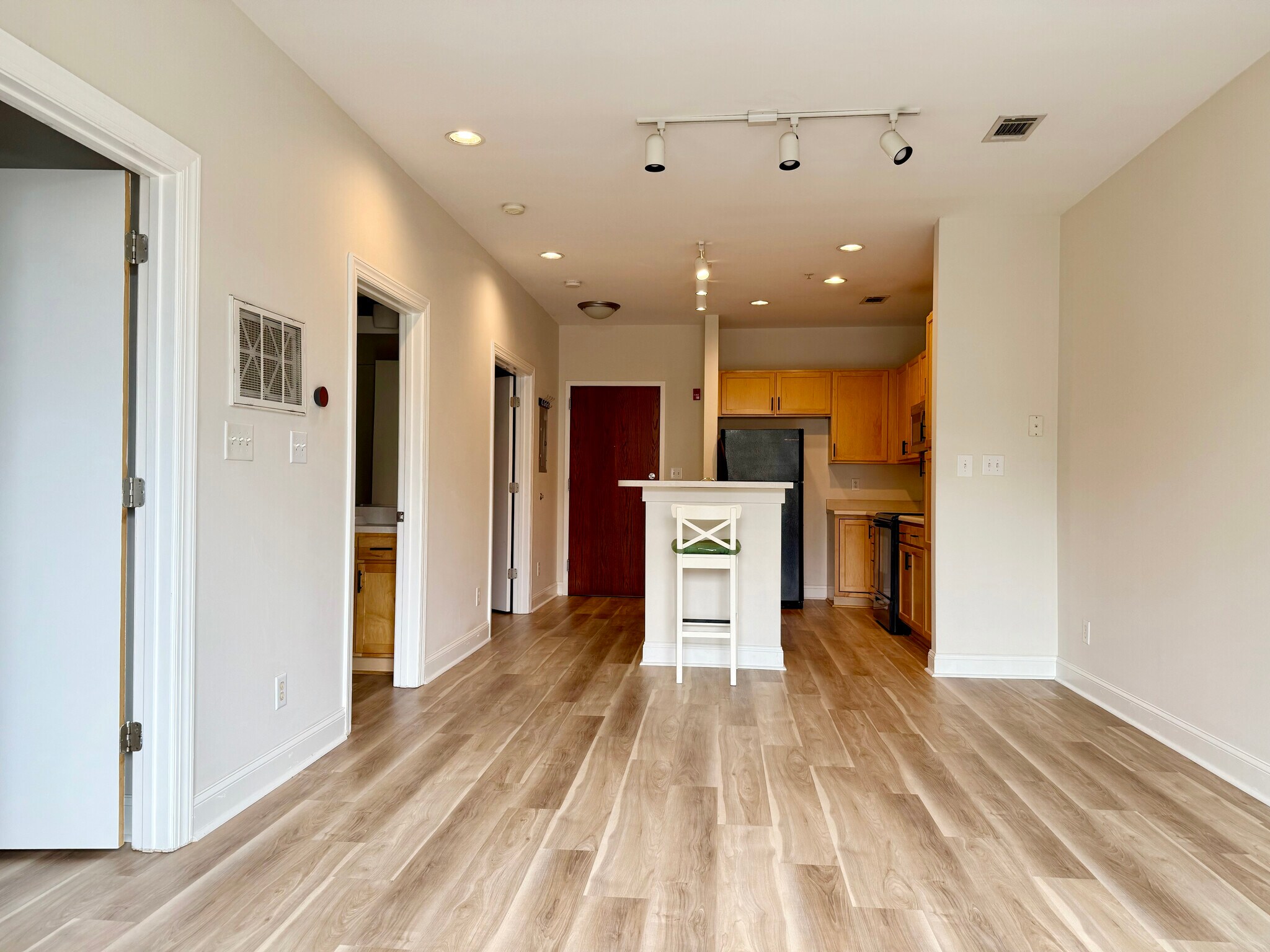 Living Room / Dining Room 2 - 411 W Washington St
