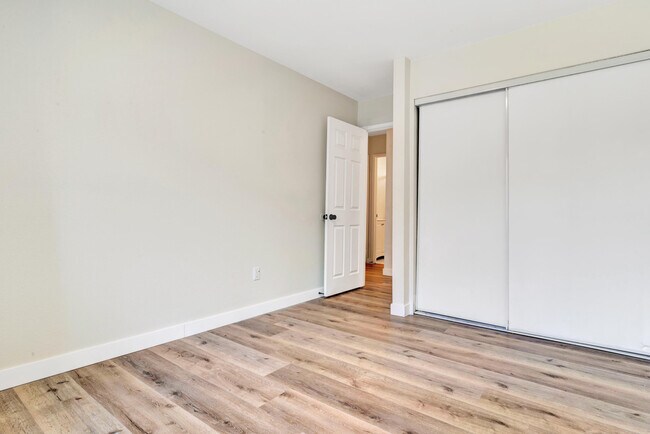 Building Photo - 458 W Bon Air Dr