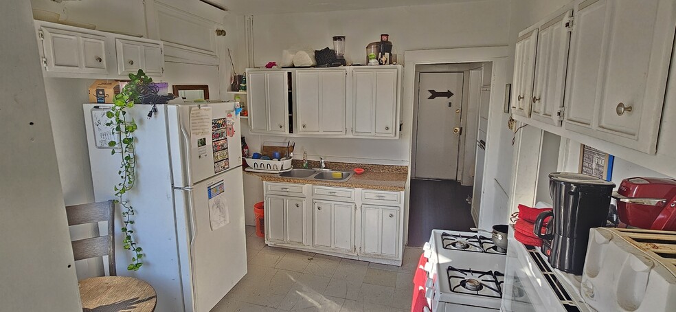 Building Photo - 3858 N St Louis Ave