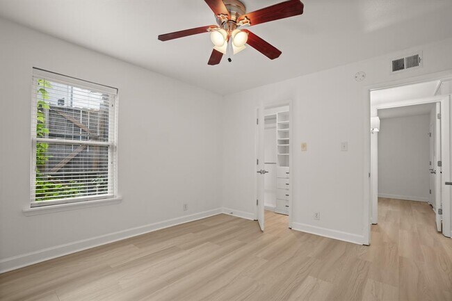 Building Photo - 2020 S Congress Ave
