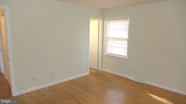 Building Photo - 93 Great Lake Dr