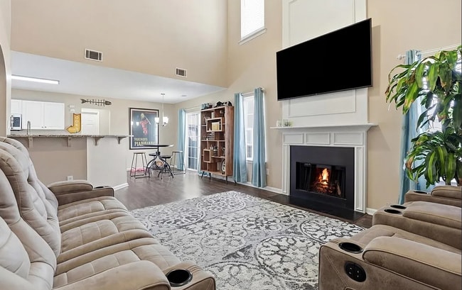 Building Photo - Close to Parks, Shops & Schools — Live Where Convenience Matters