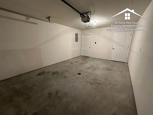 Building Photo - 1304 1 Preston Dr