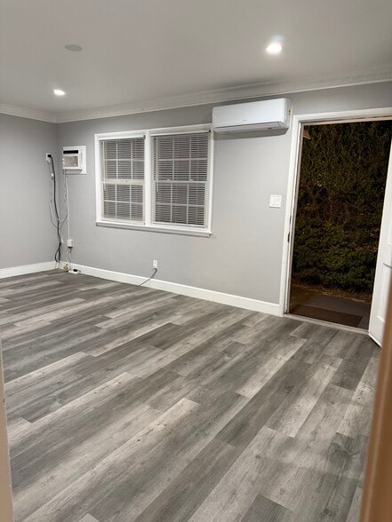 Living Room - 1483 1/2 Allison Ave