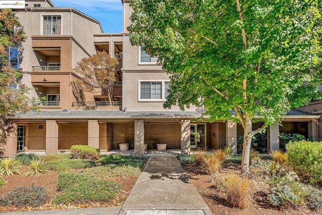 Building Photo - 180 Caldecott Ln