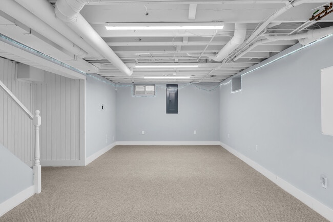 Building Photo - 20 Rosalie Ave