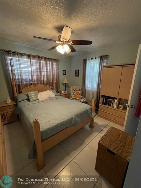 Building Photo - 671 E 59th St