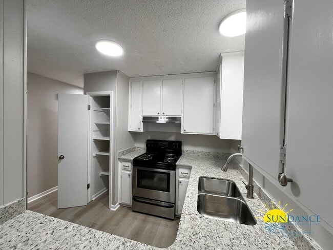 Building Photo - Charming 3 Bedrooms Home in Crestview, a must see at a great price!