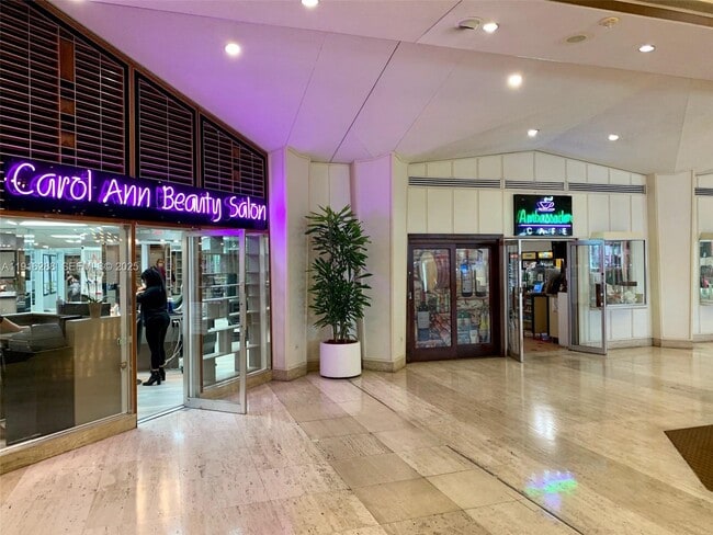 Building Photo - 801 Brickell Bay Dr