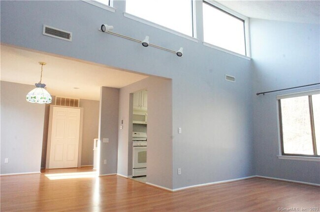 Building Photo - 2 Juneberry Ln