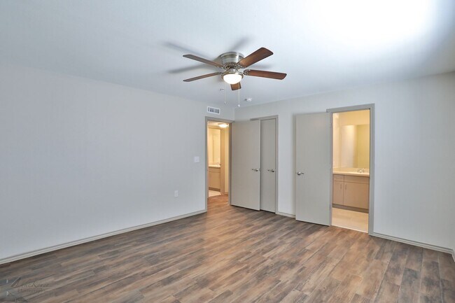 Building Photo - Newly Remodeled South Abilene Apartments!