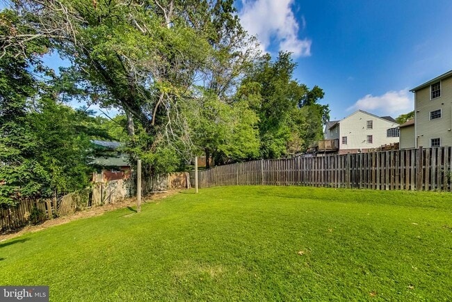 Building Photo - 12004 Montrose Village Terrace