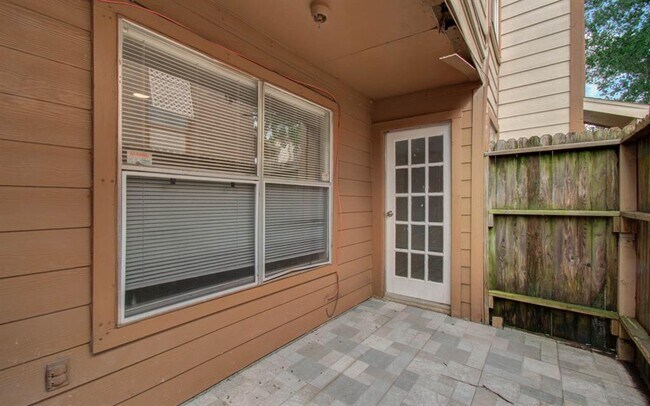 Building Photo - 10202 Forum Park Dr