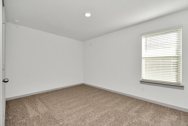 Building Photo - 1114 Vista Pointe Dr