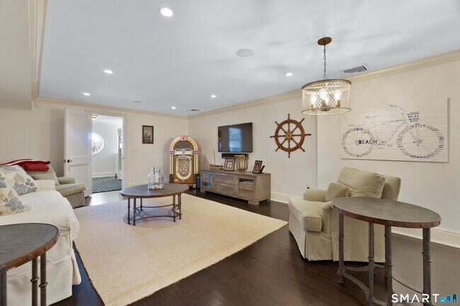 Building Photo - 159 S Shore Ave