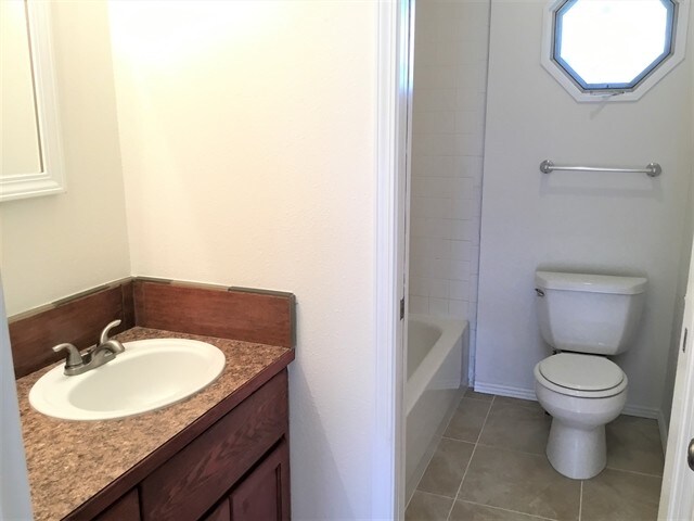 Building Photo - 11060 W Halstead Ct