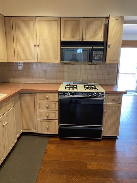 Kitchen - 530 E Passaic Ave