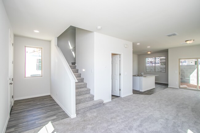 Building Photo - 3Br Home $1799 59th Ave/Broadway
