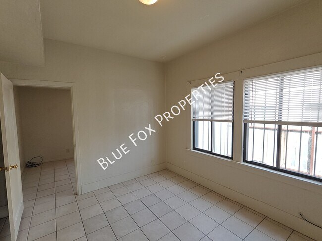 Building Photo - 1501 N 6th Ave