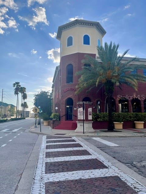 Building Photo - 1810 E Palm Ave