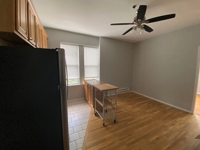 Building Photo - 734 Adams St