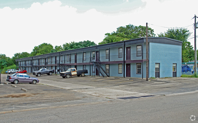 Building Photo - Whispering Hills Apartments