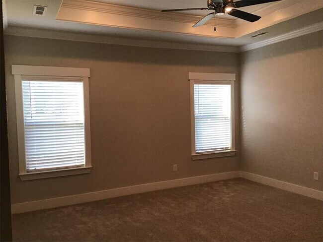 Building Photo - 700 Rivulet Dr SW