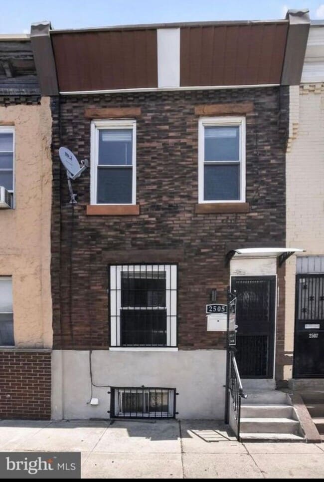 Building Photo - 2505 S Sheridan St