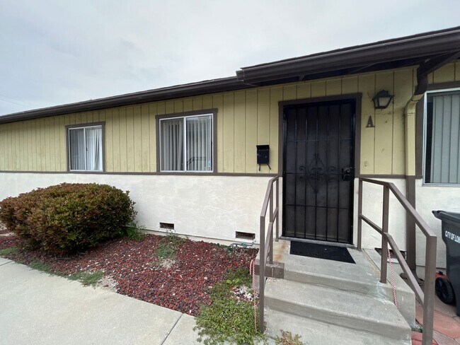 Building Photo - 533 S I St