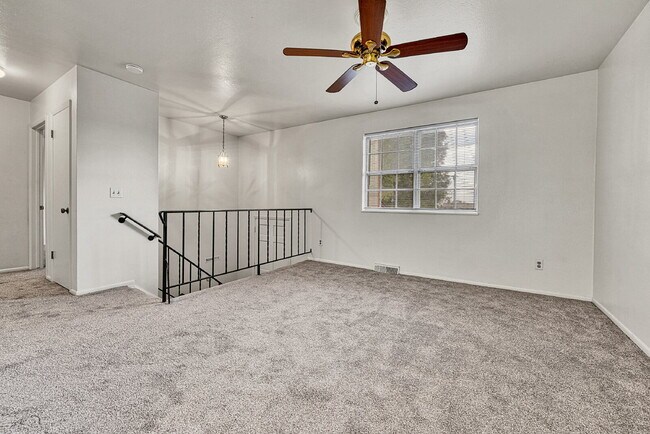 Building Photo - $2,495 - 3 Bed, 2 Bath Home in Aurora with...