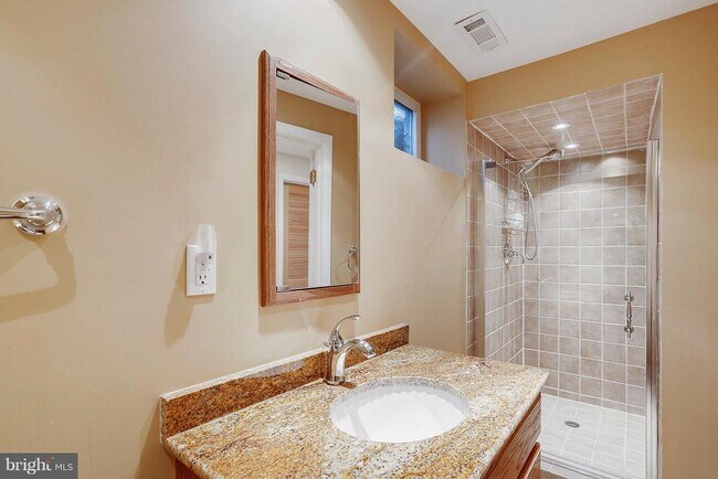 Building Photo - 9801 Clydesdale St