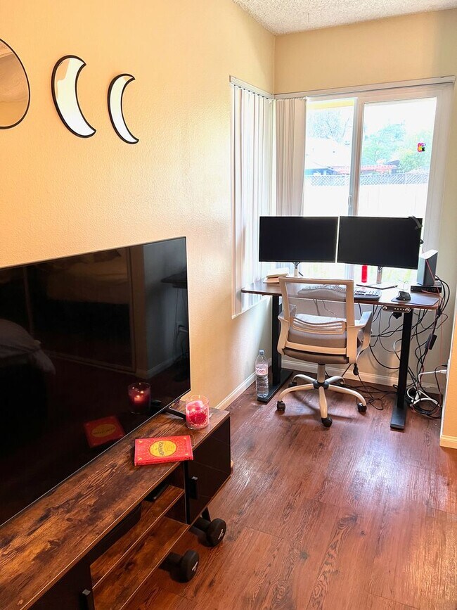 Building Photo - 2 Bedroom 2 Bath Sanctuary!