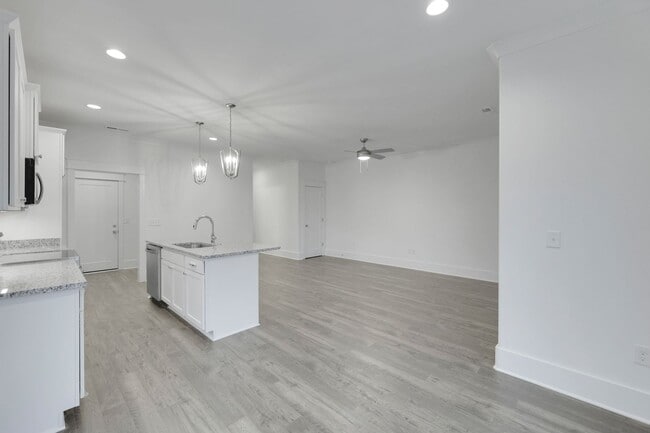 Building Photo - 609 Lee St