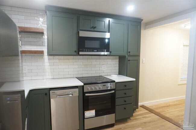 Building Photo - 513 W De Soto St