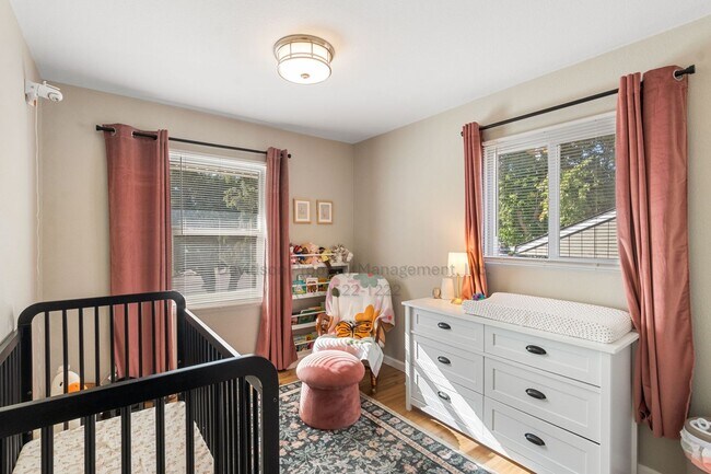 Building Photo - Updated 5 Bedroom House Near Memorial Park