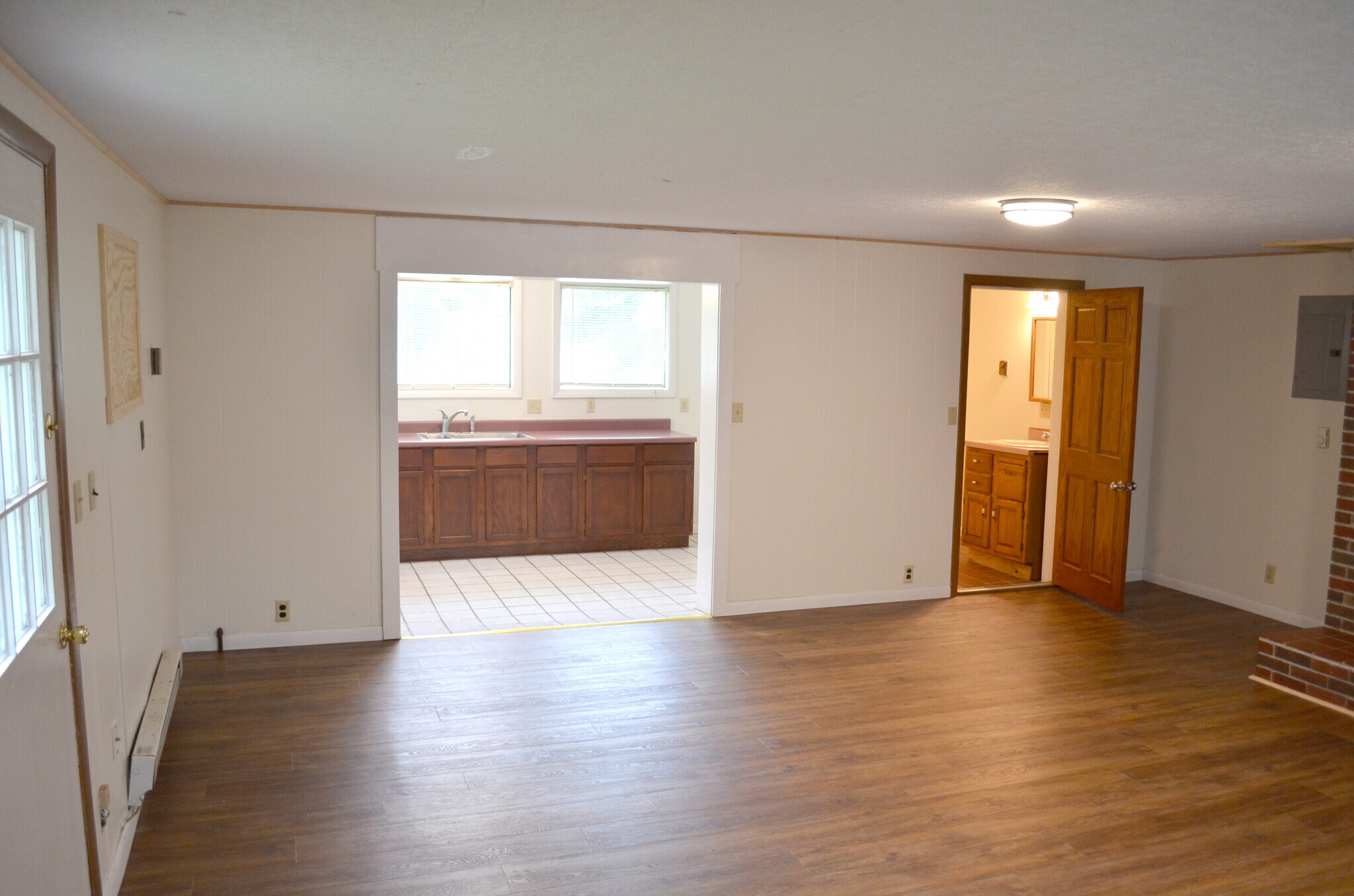 Building Photo - 19 E Clearview Dr