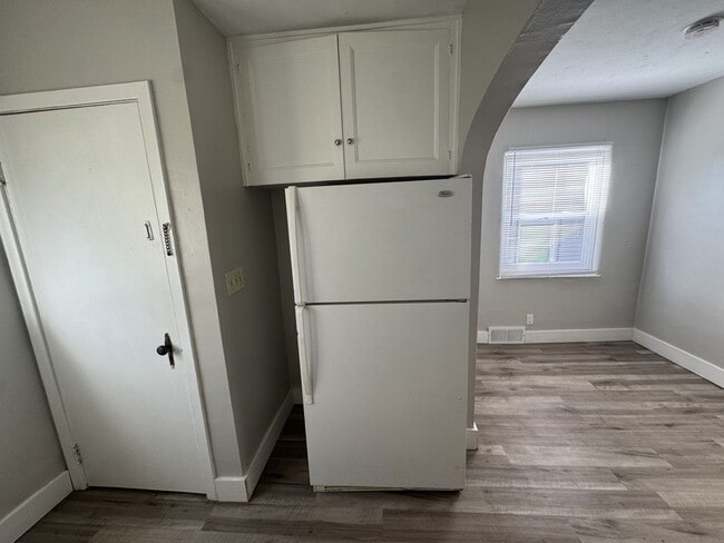 Building Photo - Welcome to this charming 2-bedroom, 1-bathroom home located in Dayton, OH*