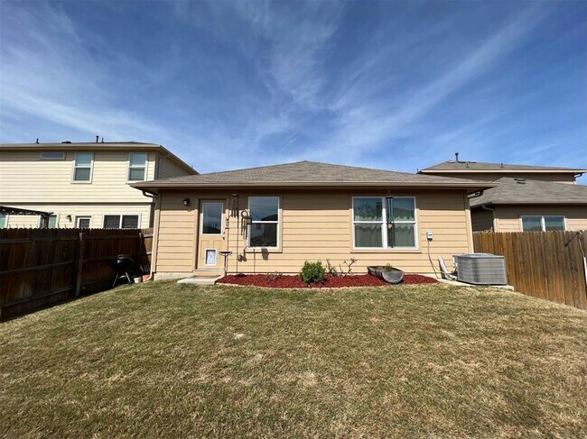 Building Photo - 2025 Langdale Ln