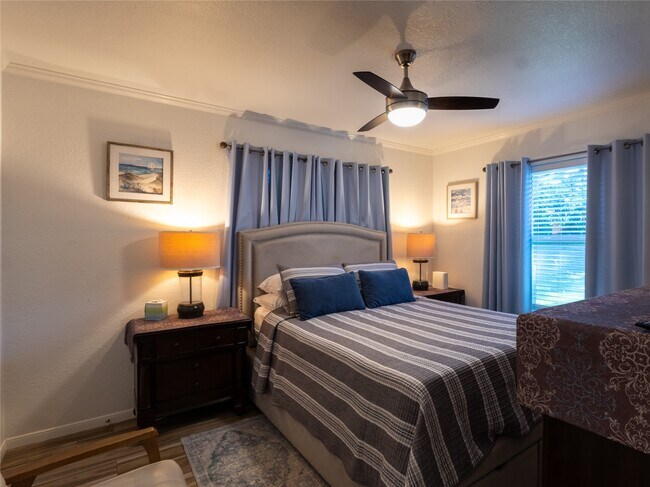 Building Photo - 127 Pompano Ave