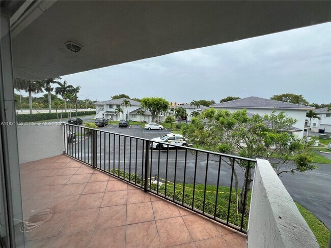 Building Photo - 8000 SW 81st Dr