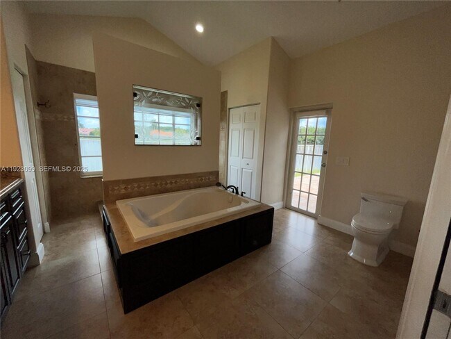 Building Photo - 1127 Laguna Springs Dr