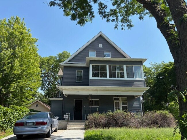 Building Photo - 2 BR/1 BA Apartment in a Great Minneapolis...