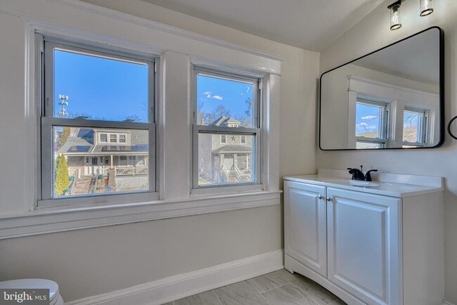 Building Photo - 6504 Rosemont Ave